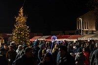 PRAZNIČNA TRŽNICA V DIVAČI in PRIHOD DEDKA MRAZA 49